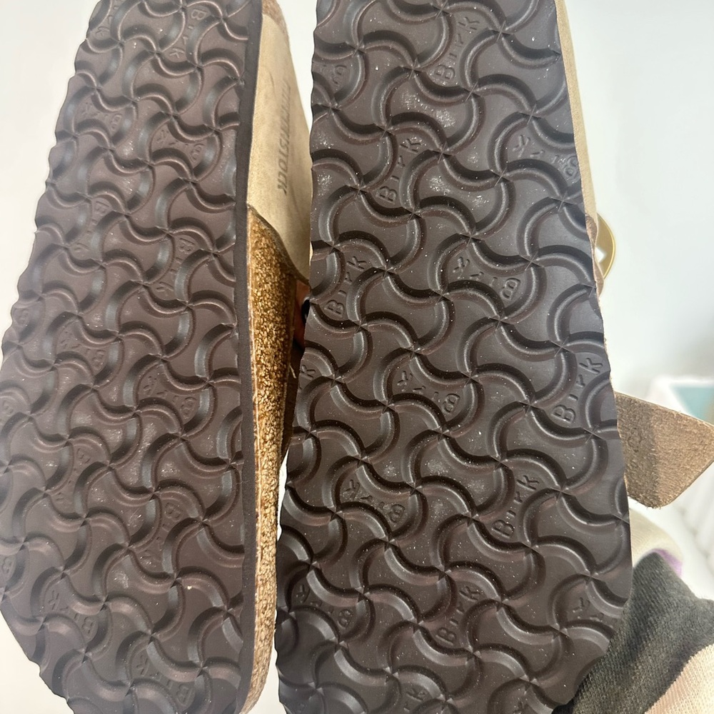 NEW Birkenstock Tan Sandals with Gold Accents sz 40 - Picture 5 of 5